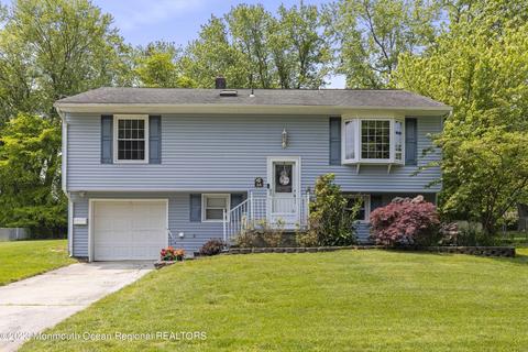 15 Newbury Cir, Howell, NJ 07731