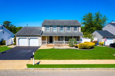 55 Gladiola Dr, Howell, NJ 07731