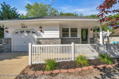 1682 Mount Everest Ln, Toms River, NJ 08753