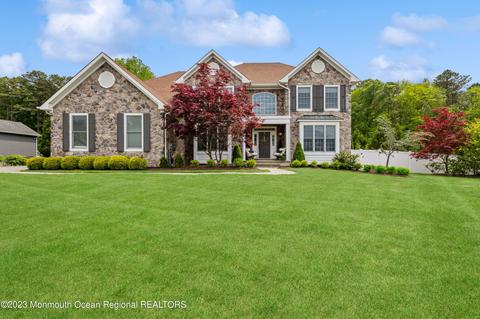 9 Deerpath Dr, Farmingdale, NJ 07727