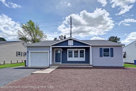 319 Westbrook Dr, Toms River, NJ 08757