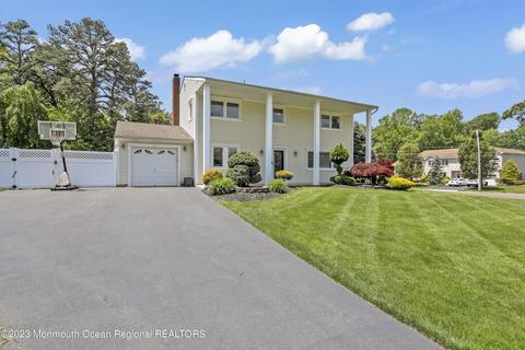 17 Harvey Rd, Morganville, NJ 07751