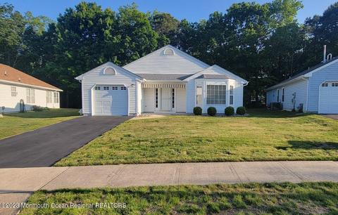 11 Beaver Hollow Dr, Brick, NJ 08724