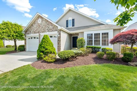 6 Spyglass Dr, Jackson, NJ 08527