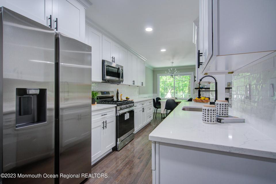  41 Oak Knoll Dr, Matawan, NJ 07747 photo 9