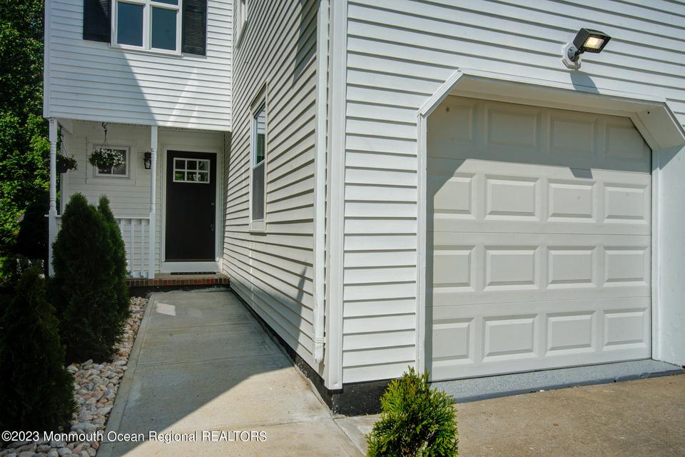  41 Oak Knoll Dr, Matawan, NJ 07747 photo 2