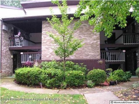 175 Amberly Dr #H, Manalapan, NJ 07726