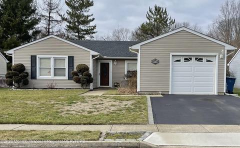 34 Long Rd, Freehold, NJ 07728