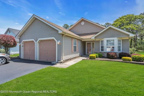 13 Woodspring Ln, Whiting, NJ 08759