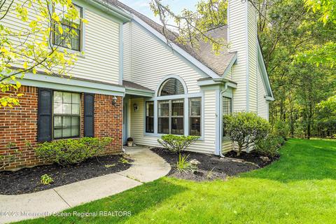 27 Rawson Cir, Ocean, NJ 07712