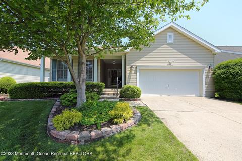 6 Cypress Point Dr, Tinton Falls, NJ 07753