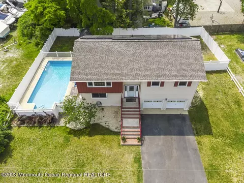 29 Brown Ave, Pine Beach, NJ 08741 photo 2