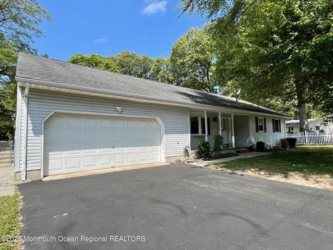 12 Robin Ave, Bayville, NJ 08721