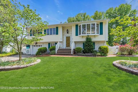 67 W Clark Pl, Colonia, NJ 07067