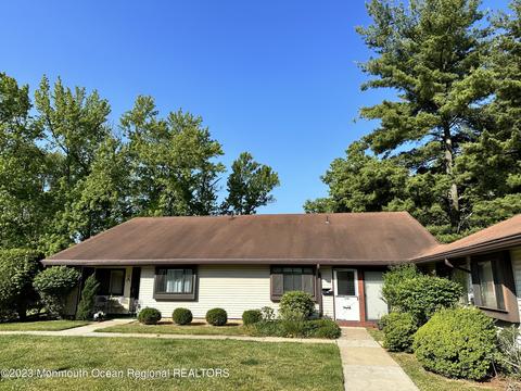 56 Amberly Dr #B, Manalapan, NJ 07726