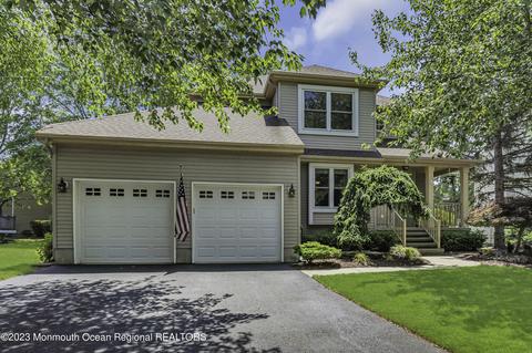 4 Janet Dr, Morganville, NJ 07751