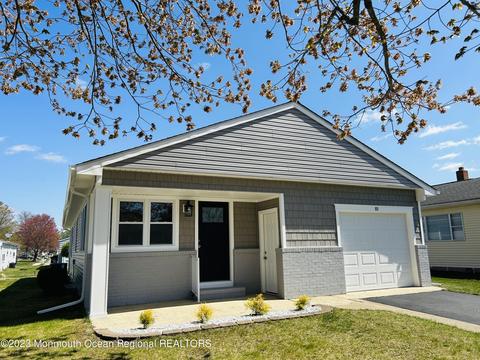 10 Banning Ct, Toms River, NJ 08757