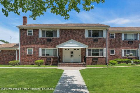 29 Juniper Ln #B, Eatontown, NJ 07724