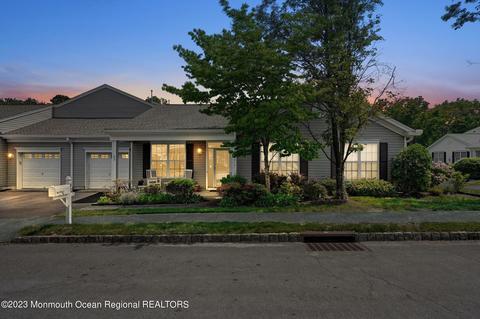 33 Greylawn Dr, Lakewood, NJ 08701
