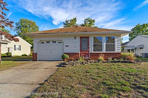 100 Charlotteville Dr S, Toms River, NJ 08757
