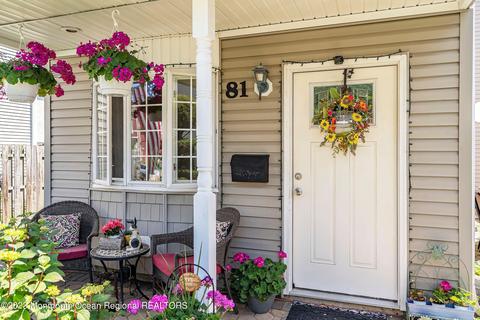 81 Division St, Keyport, NJ 07735