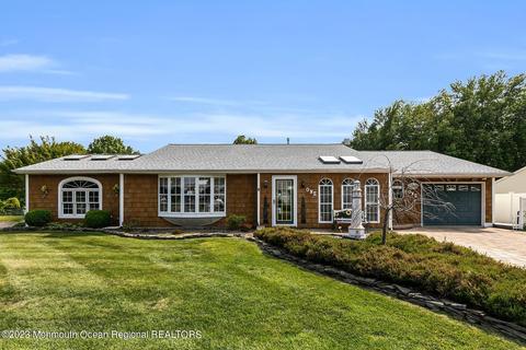 1 Cranberry Dr, Tinton Falls, NJ 07753