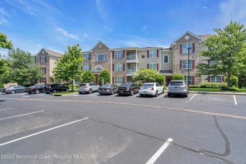 325 Sophee Ln, Lakewood, NJ 08701