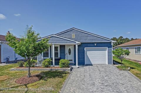 28 Merrilee Ln, Toms River, NJ 08757