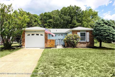191 Courtshire Dr, Brick, NJ 08723