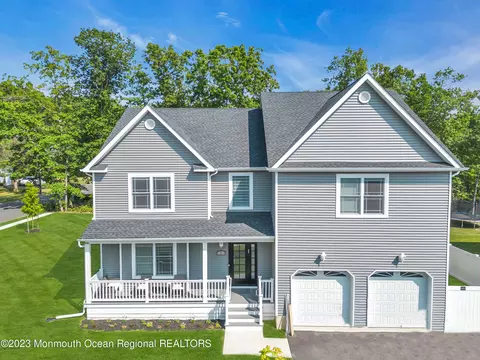 19 Sander Way, Bayville, NJ 08721