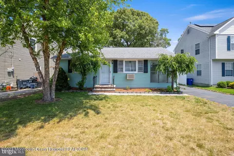 2405 Monmouth Ct, Point Pleasant, NJ 08742