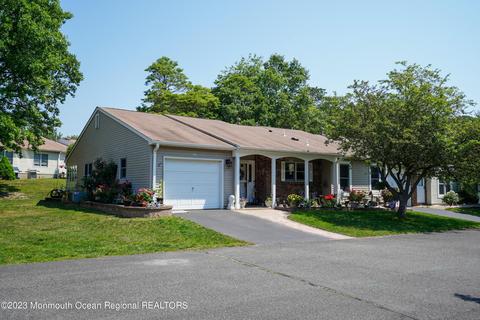 20 Nicole Ct, Lakewood, NJ 08701