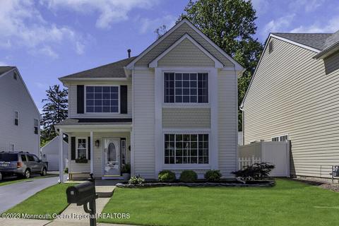 125 Hamlet Ct, Toms River, NJ 08753