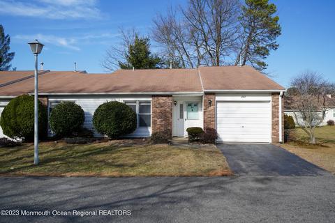 231 Cloverdale Dr, Lakewood, NJ 08701