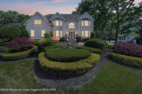17 Monticello Ct, Morganville, NJ 07751