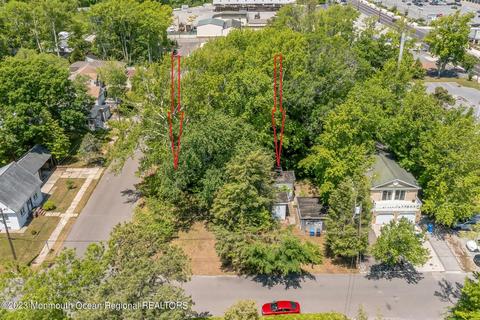 20 Oak St, Manahawkin, NJ 08050