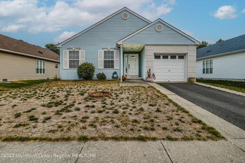318 Jamaica Blvd, Toms River, NJ 08757