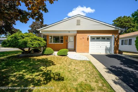 77 Virgin Islands Dr, Toms River, NJ 08757