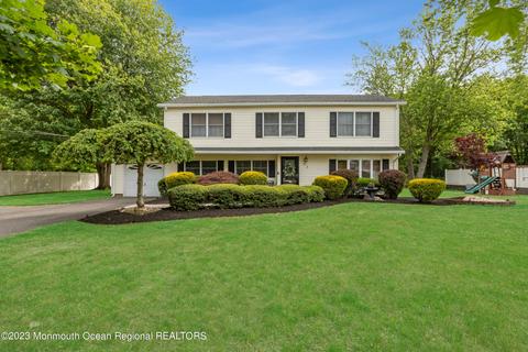 23 Chaucer Rd, Manalapan, NJ 07726
