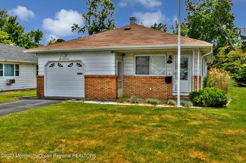 17 Barbados Dr S, Toms River, NJ 08757