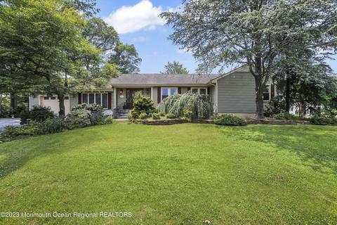 174 Ampere Ave, Oakhurst, NJ 07755