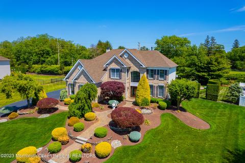 16 Country View Dr, Freehold, NJ 07728