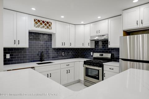 274 Gloucester Ct, Aberdeen, NJ 07747