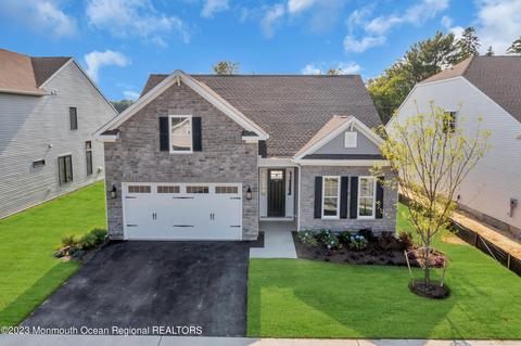 39 Pasture Dr, Farmingdale, NJ 07727