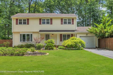 8 Shagbark Ln, East Windsor, NJ 08520