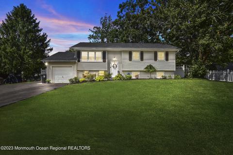 1572 Deer Hollow Dr, Toms River, NJ 08753