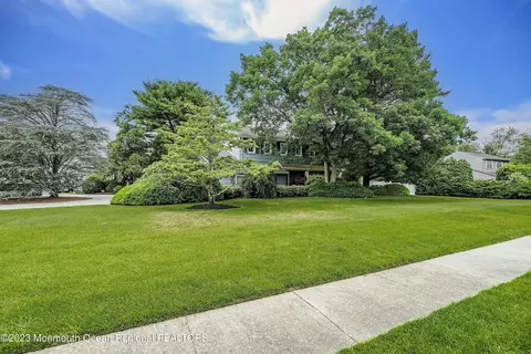 2 Trinity Pl, Toms River, NJ 08753