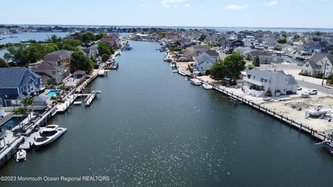 292 Aldo Dr, Toms River, NJ 08753