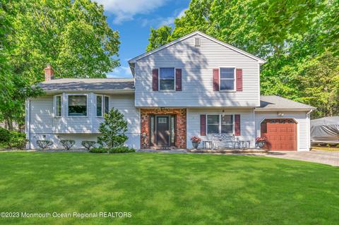 6 Pine St, Monroe, NJ 08831