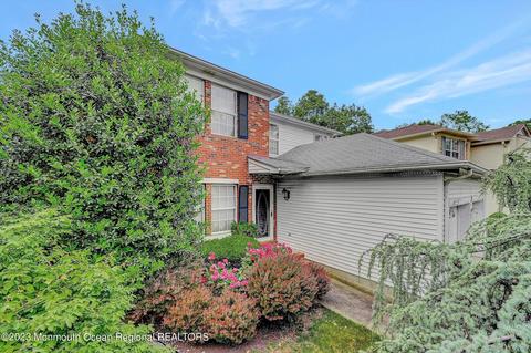 8 Osprey Ct, Marlboro, NJ 07746
